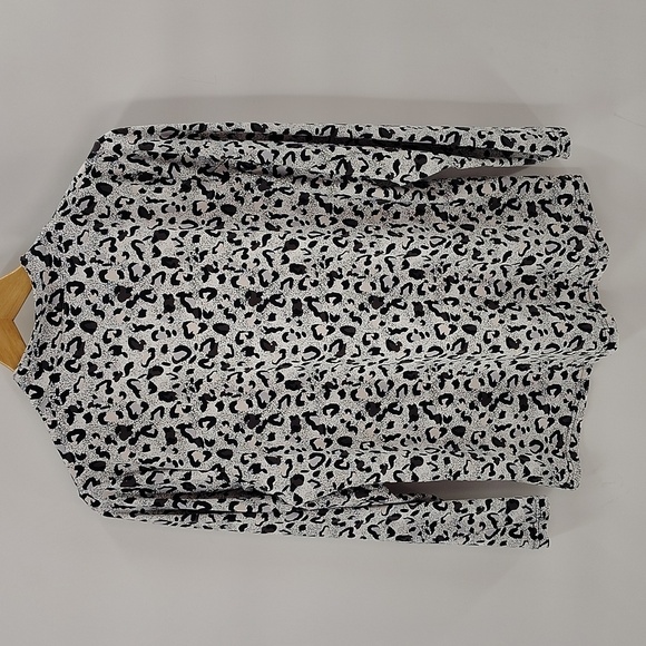 Lula B Zip Pullover Size Medium Athletic Jacket Black White Animal Print - Picture 8 of 8